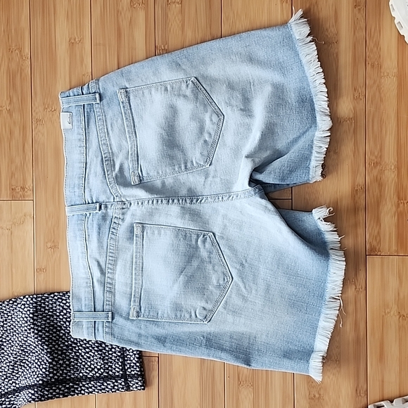 Shorts - Picture 2 of 3